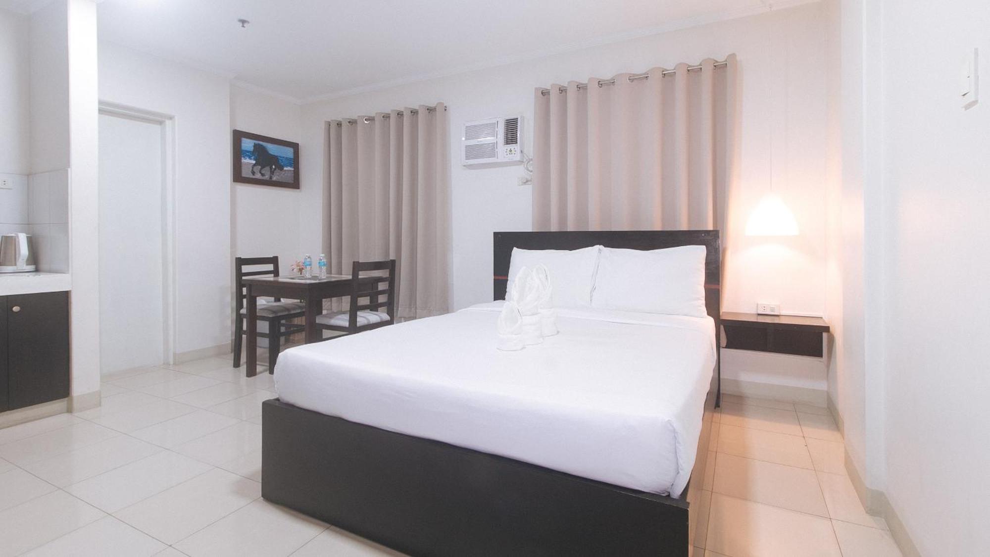 Urbanview At Evangelista Street Makati Makati City Exterior photo