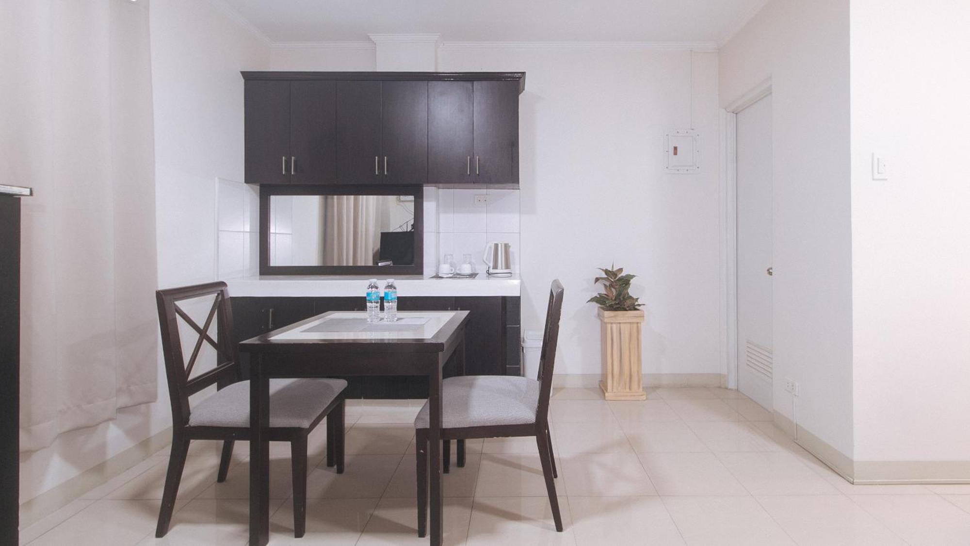 Urbanview At Evangelista Street Makati Makati City Exterior photo