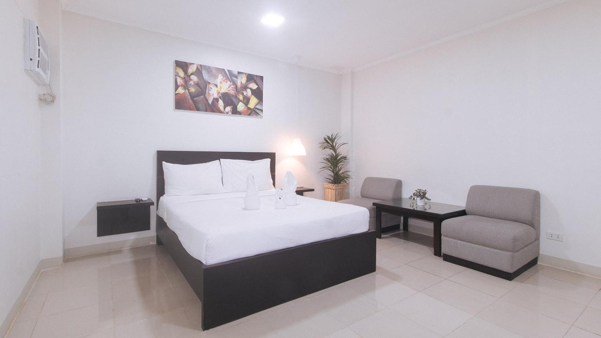 Urbanview At Evangelista Street Makati Makati City Exterior photo