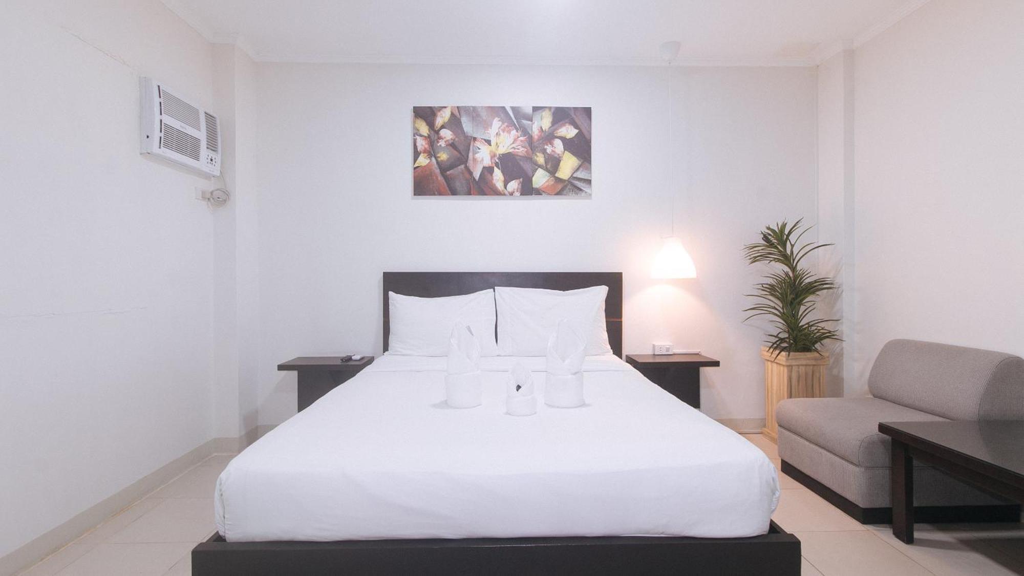 Urbanview At Evangelista Street Makati Makati City Exterior photo