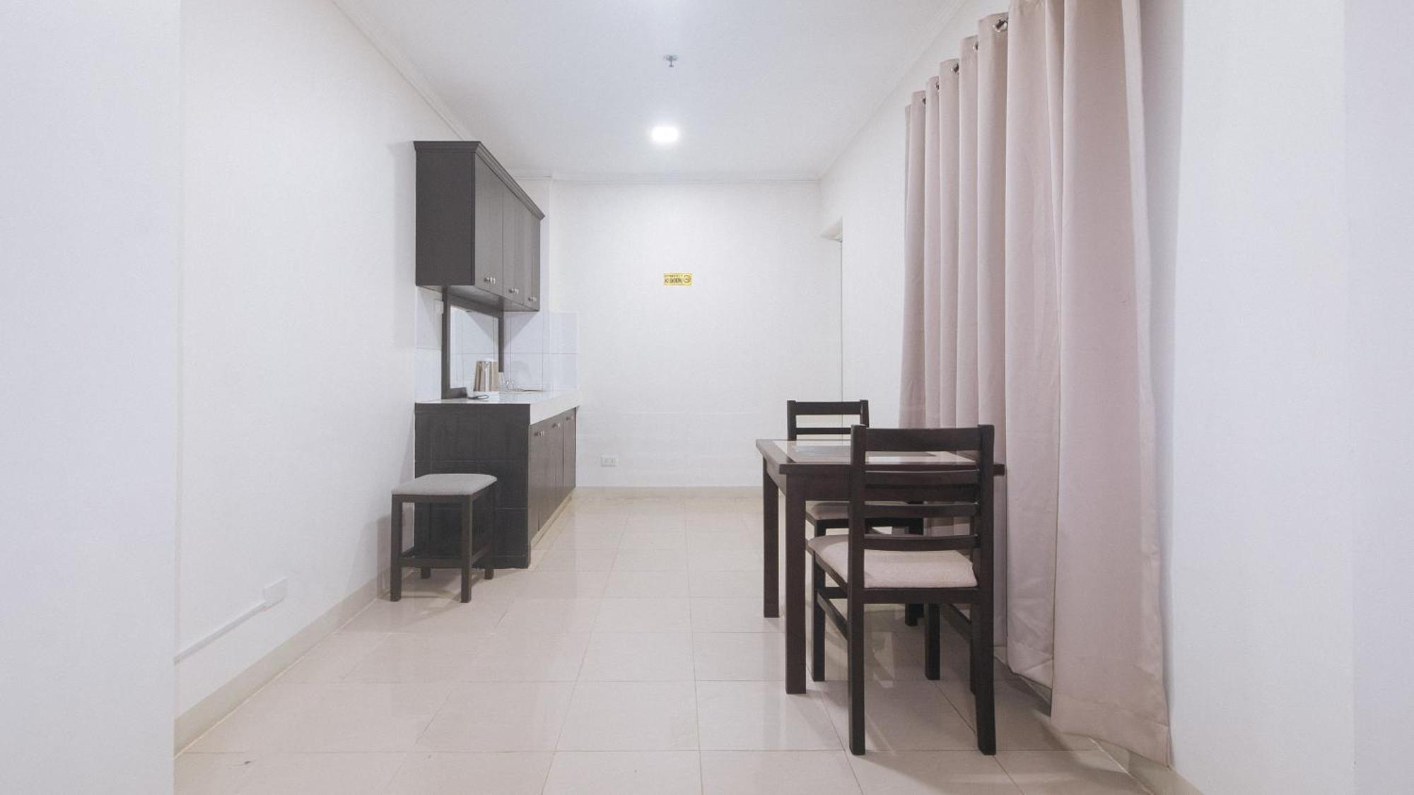 Urbanview At Evangelista Street Makati Makati City Exterior photo