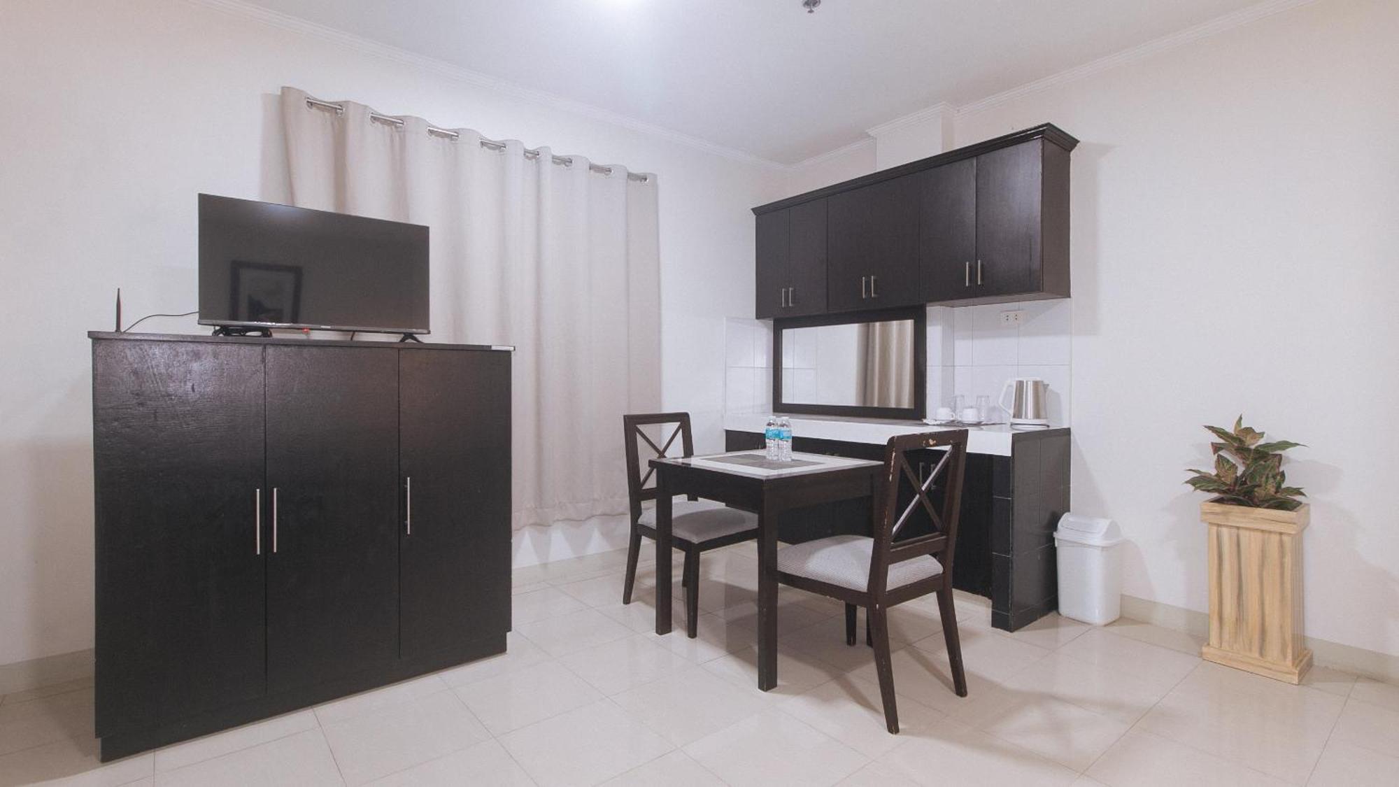 Urbanview At Evangelista Street Makati Makati City Exterior photo