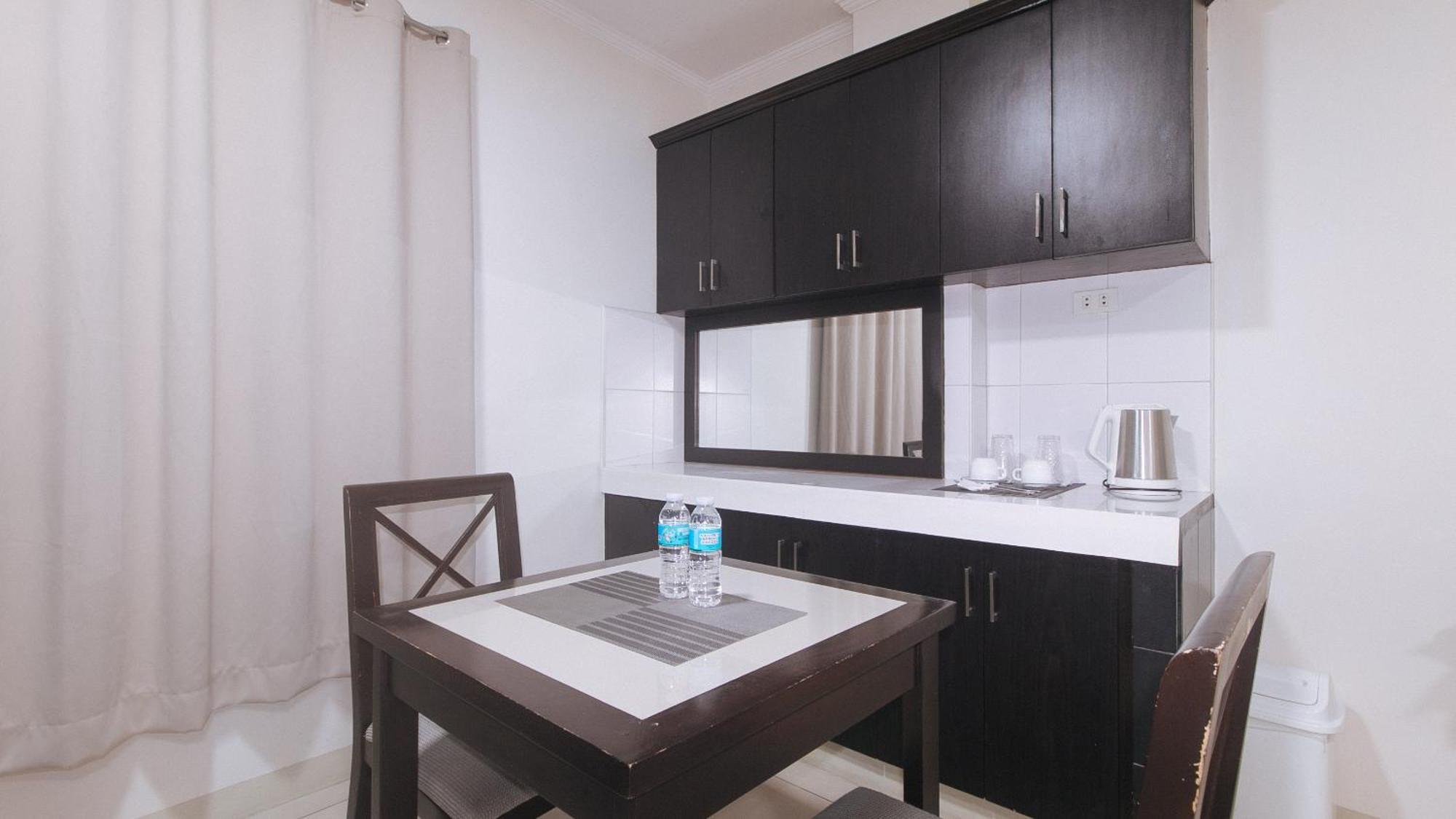 Urbanview At Evangelista Street Makati Makati City Exterior photo