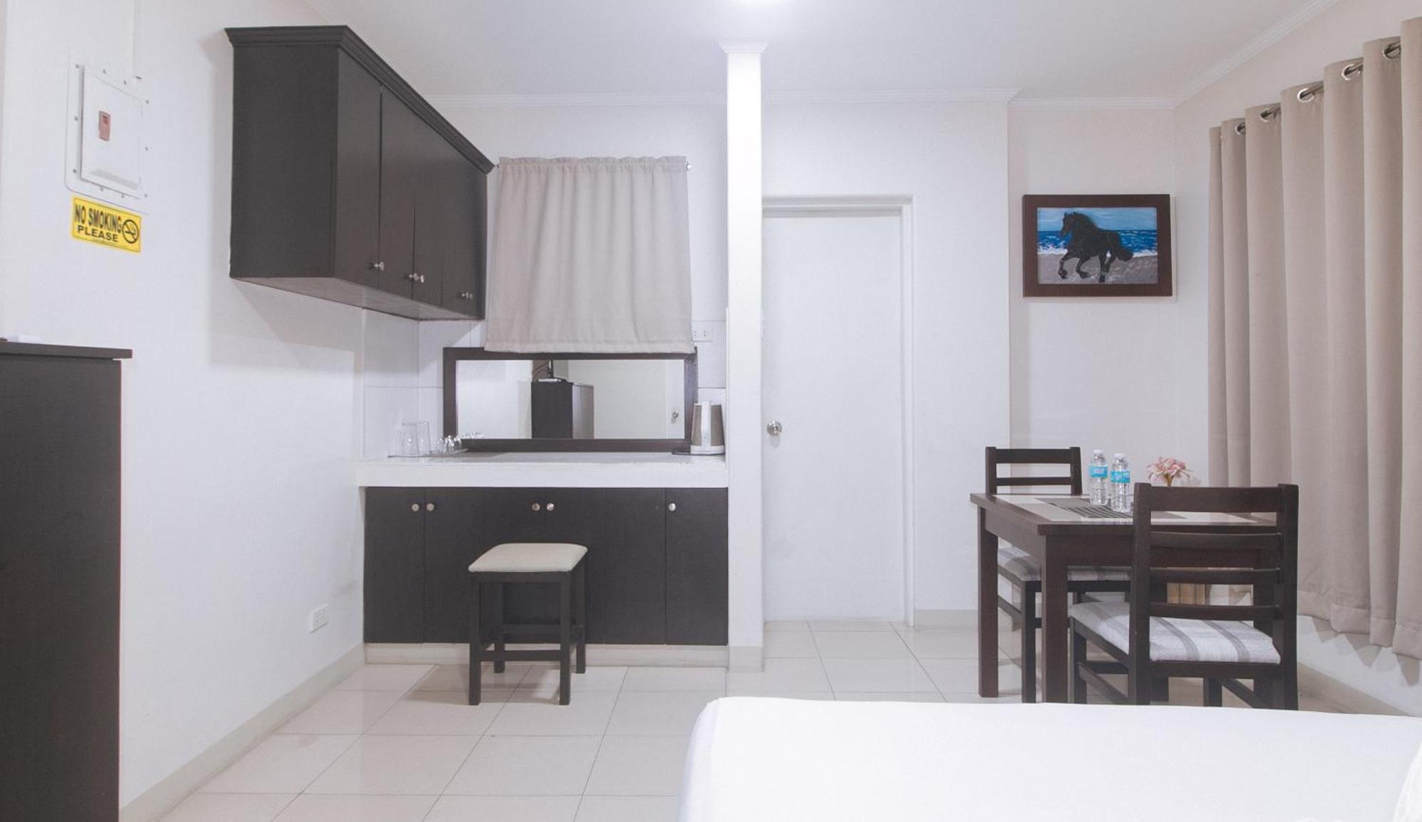 Urbanview At Evangelista Street Makati Makati City Exterior photo